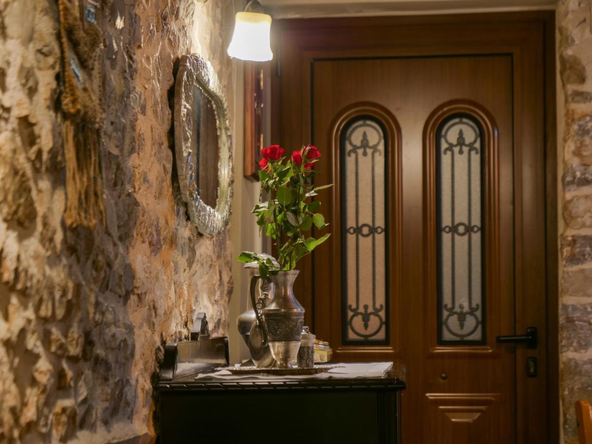 Το Πέτρινο Της Γιαγιάς Μαρίκας Apartment Karpenisi Bagian luar foto