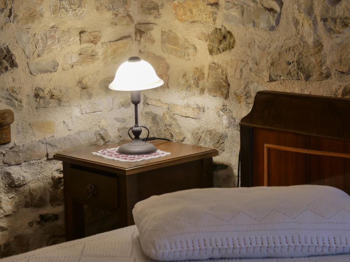 Το Πέτρινο Της Γιαγιάς Μαρίκας Apartment Karpenisi Bagian luar foto