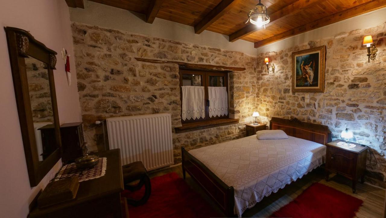 Το Πέτρινο Της Γιαγιάς Μαρίκας Apartment Karpenisi Bagian luar foto