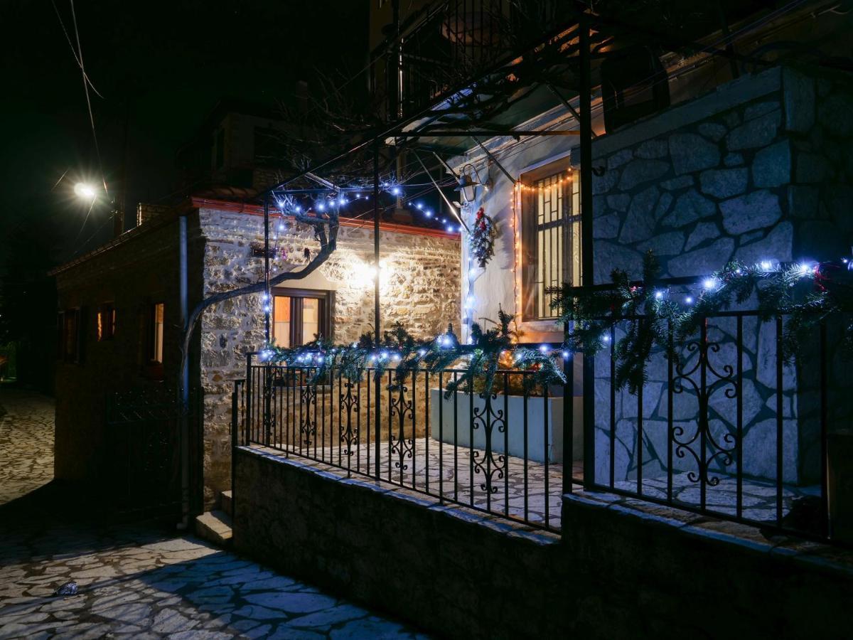 Το Πέτρινο Της Γιαγιάς Μαρίκας Apartment Karpenisi Bagian luar foto