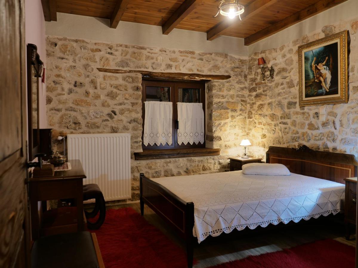 Το Πέτρινο Της Γιαγιάς Μαρίκας Apartment Karpenisi Bagian luar foto